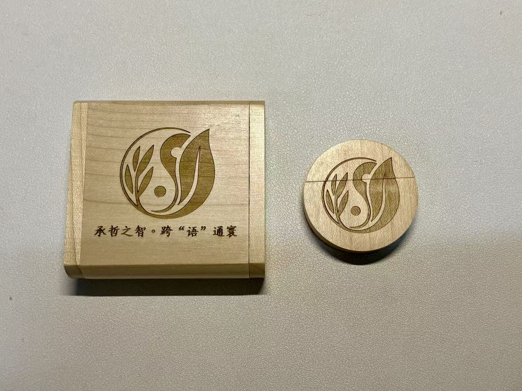 实拍：承哲之智木质 U 盘